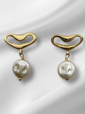 Brinco Coração Vazado com Pérola