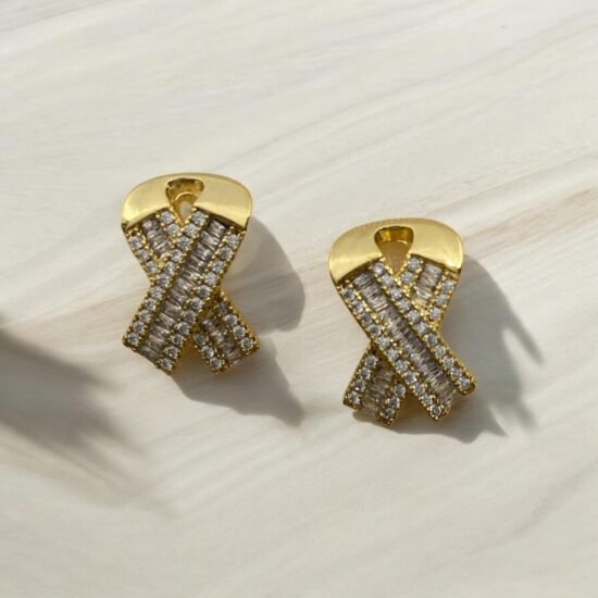 Brinco X Cravejado com Zircônia Ouro 18k