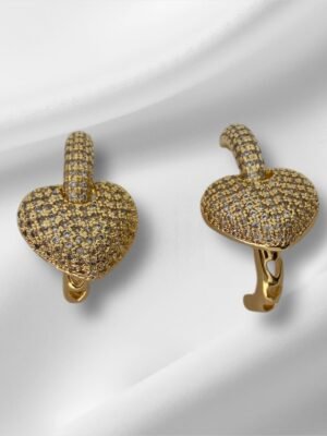 Brinco cravejado argola click com coração