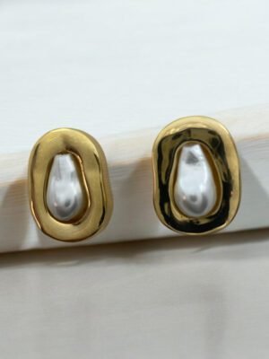 Brinco oval orgânico com pérola