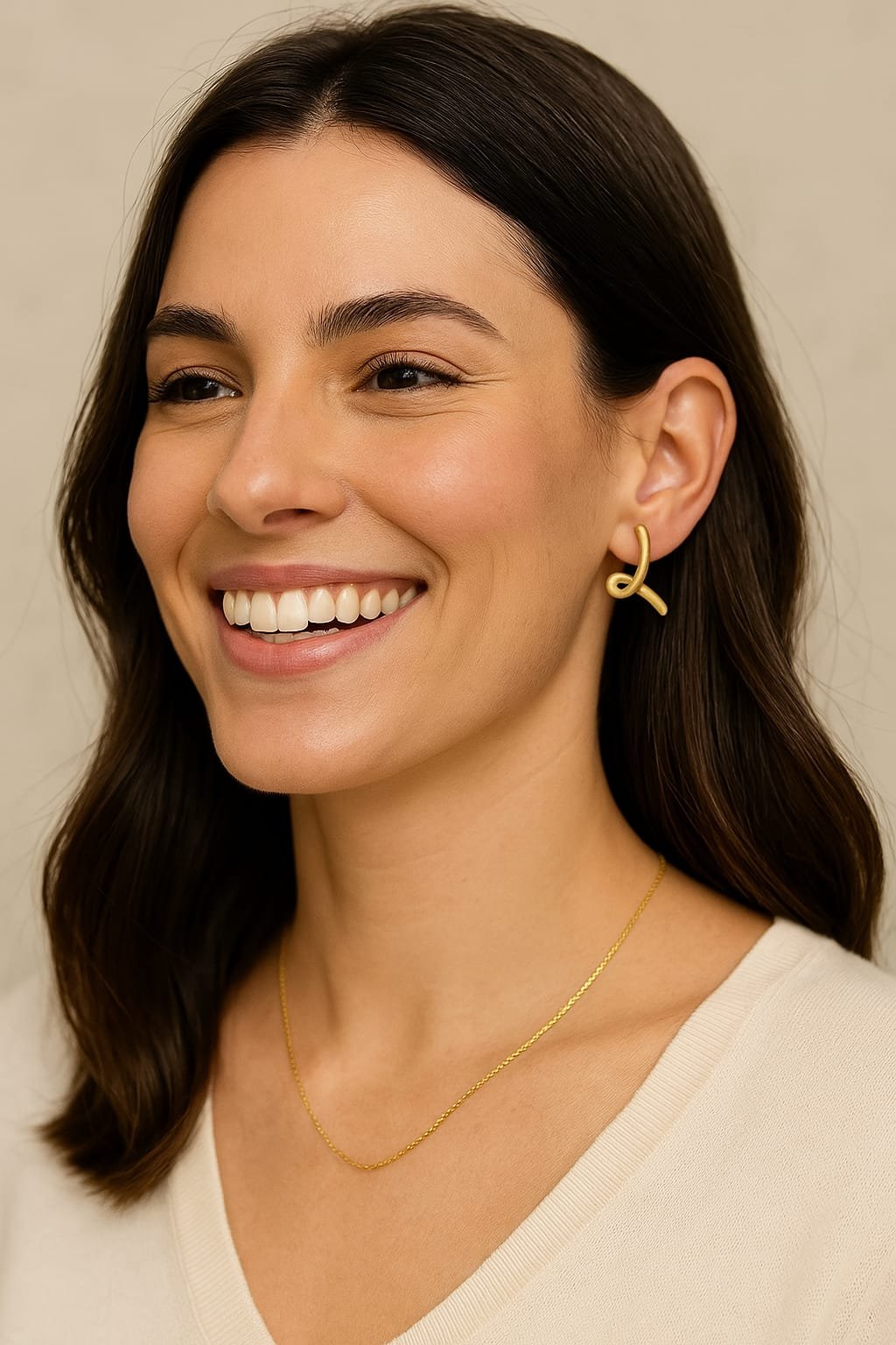 Argola abstrata lisa em ouro 18k - Image 2